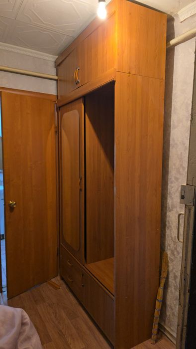 Прихожая шкаф продам