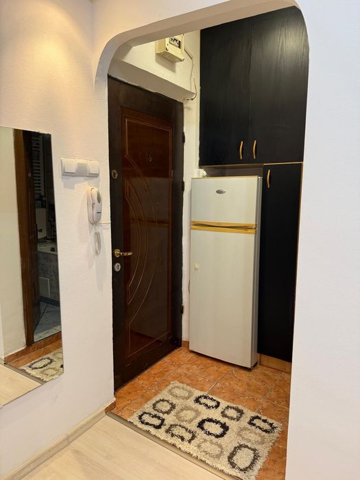 Închiriez garsoniera