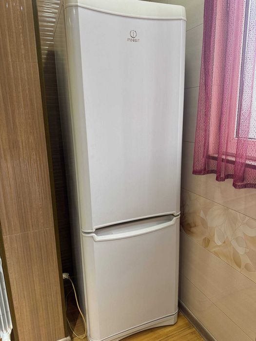 Холодильник продаётся