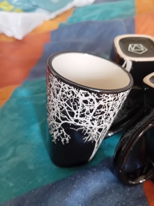 Vand 13 cesti de cafea noi două in forma de inima