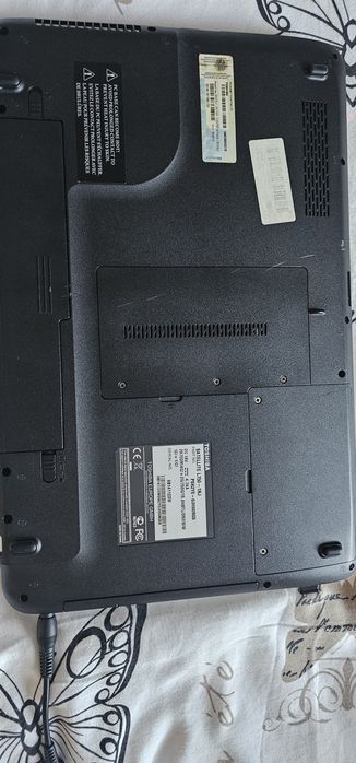 Laptop Toshiba Satellite L750-1NJ – Procesor i7, Ecran 15.6",