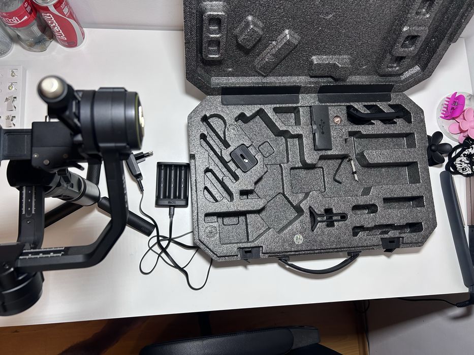 Vand - Zhiyun CRANE 2S , stabilizator