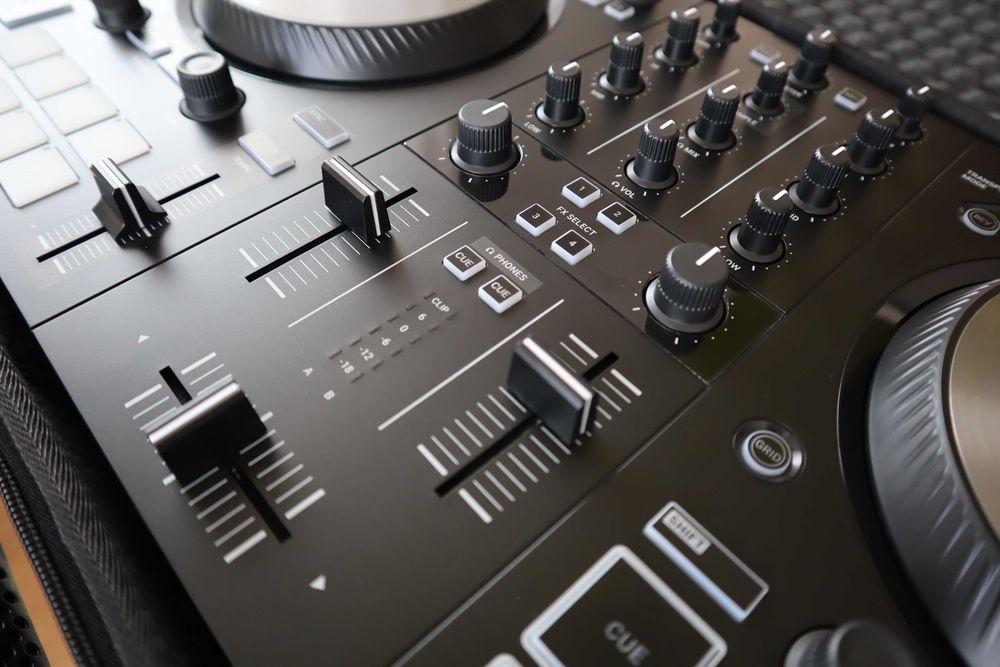 Consola DJ - NI Traktor Kontrol S2 MK3