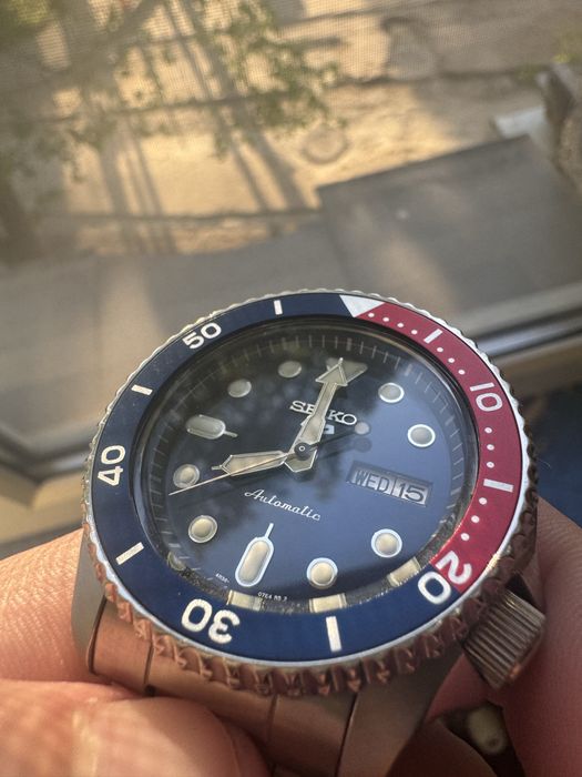 Seiko 5 Sports SRPD53K1 „Pepsi” – Stare Impecabilă, ca nou