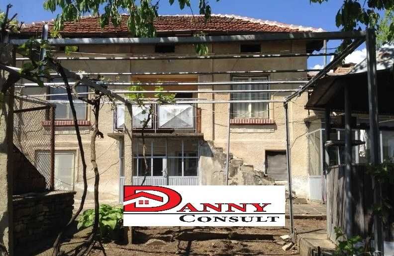 Двуетажна къща за продажба в с. Горна Липница