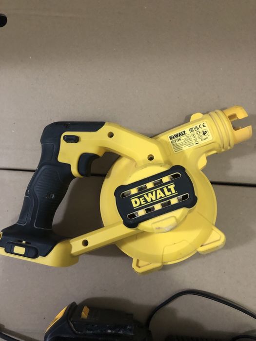 Suflanta Dewalt DCV 100