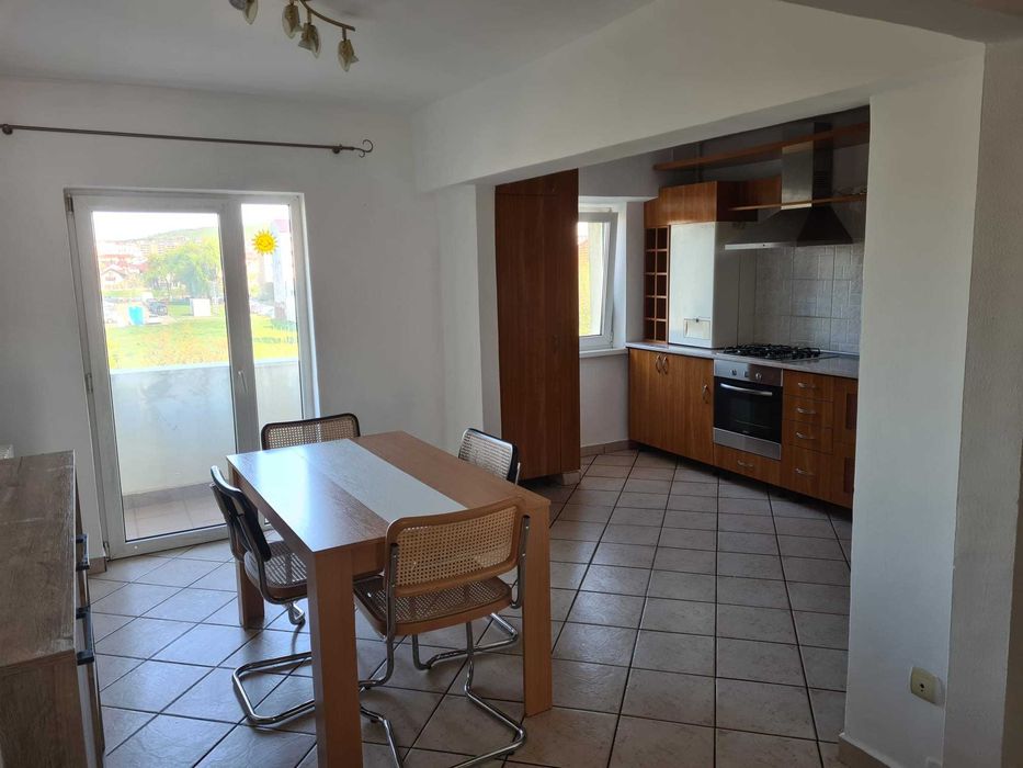 Inchiriez apartament 3 camere zona Apolo