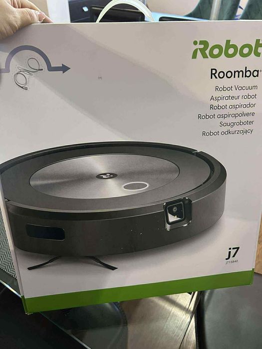 Продавам прахосмукачка робот Robot Roomba j7