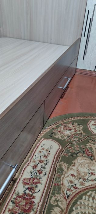 Кровать без матраса