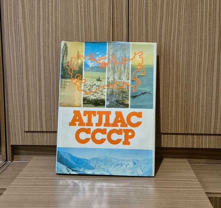 Продаются редкие книги большого формата советской эпохи.
