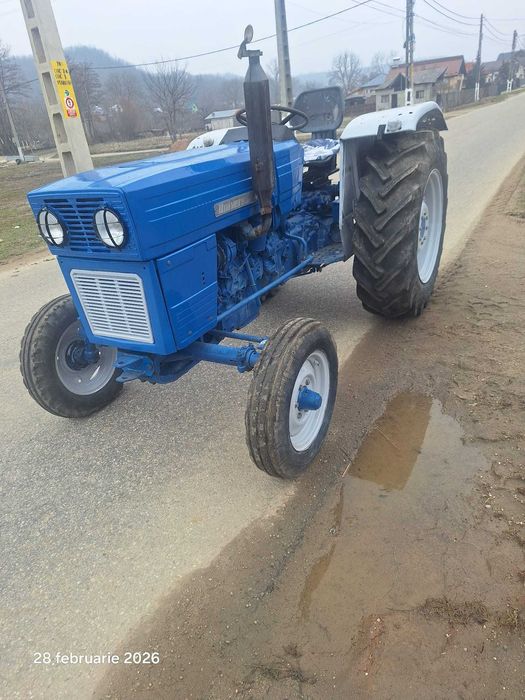 Tractor Universal 445