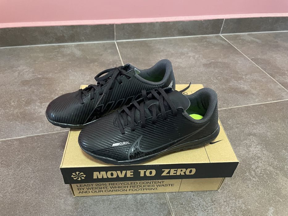 Маратонки за футбол, изкуствена трева