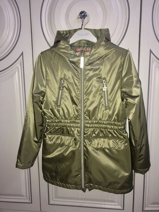 Красивая весенняя куртка.