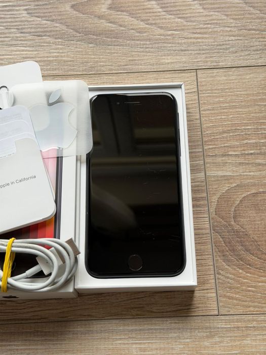 Iphone SE 3, 2022, bat.99% - negru