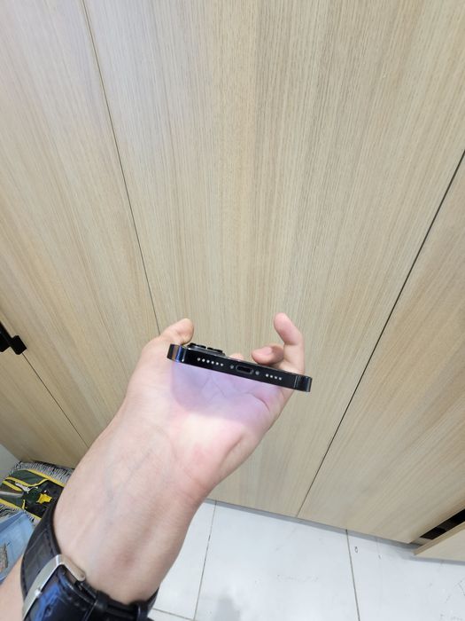 Iphone 14 pro max qora