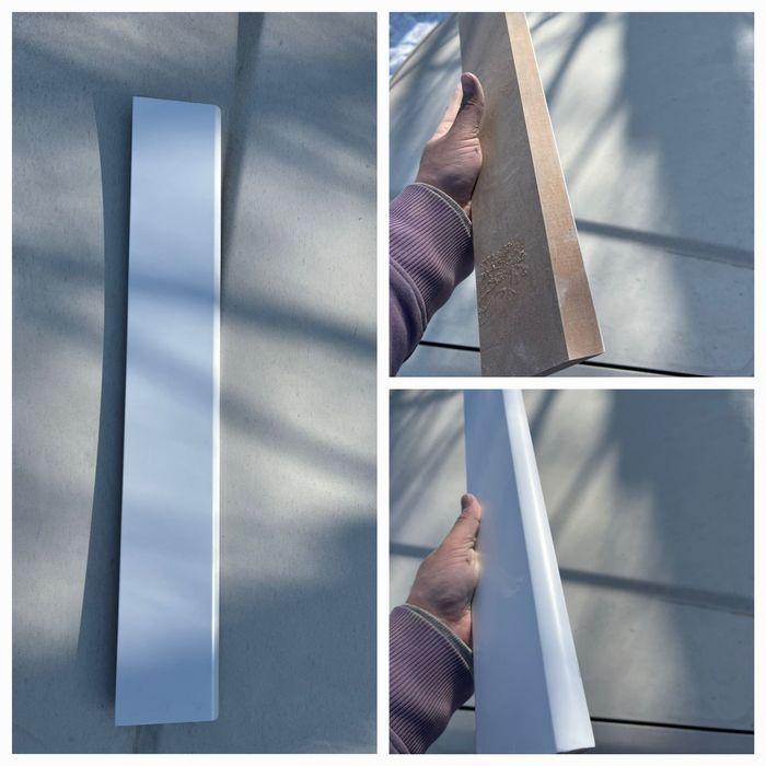 В продаже  готовые плинтусы