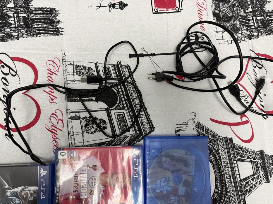 Срочно! Продам PS4 pro 1TB, в отличном состоянии.