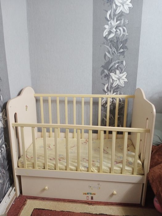 Продам детскую кроватку