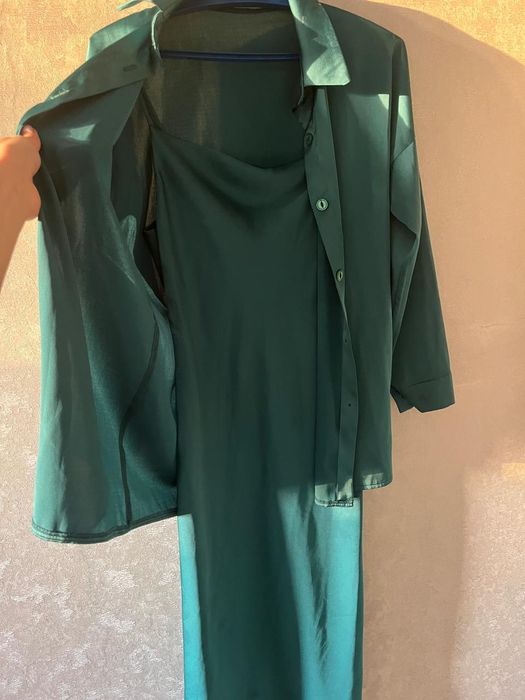 Продам платья, по 4000