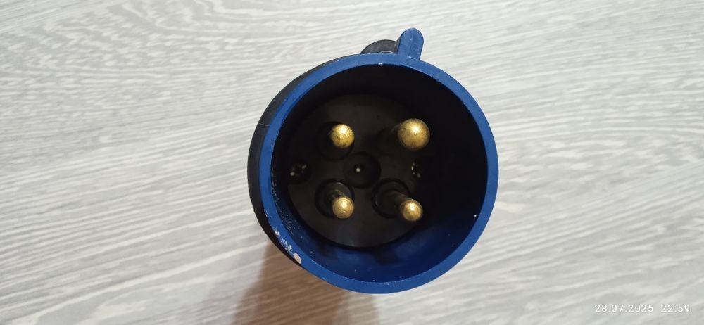 Продаётся 4контакная 3фазовая розетка и вилка на 660волть