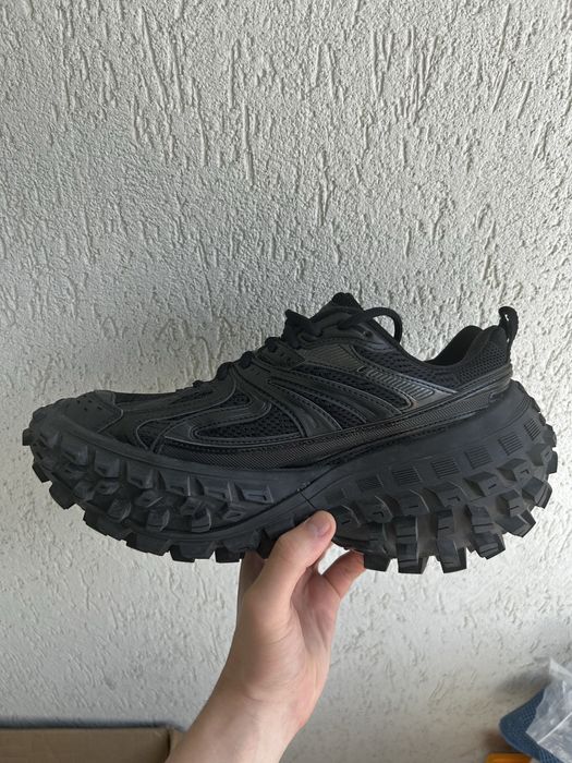 Balenciaga defender