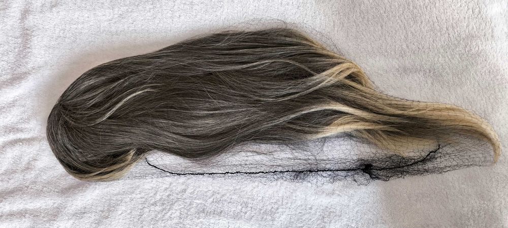 Красивый парик. Серый омбре