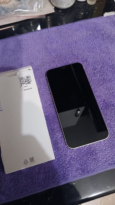 iPhone 12 смартфон