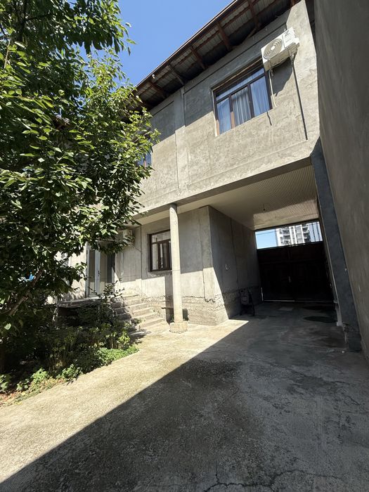 Yunsobod 17kv 2.5 sotix ucastka sotiladi