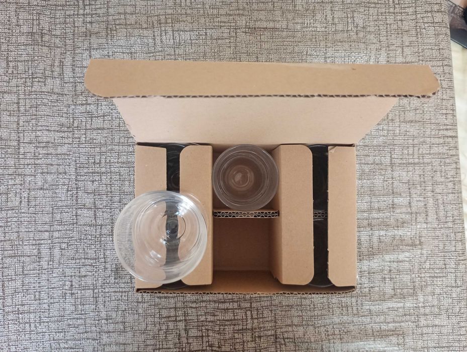 Продавам нов комплект чаши със столче за вино, саке, ликьор