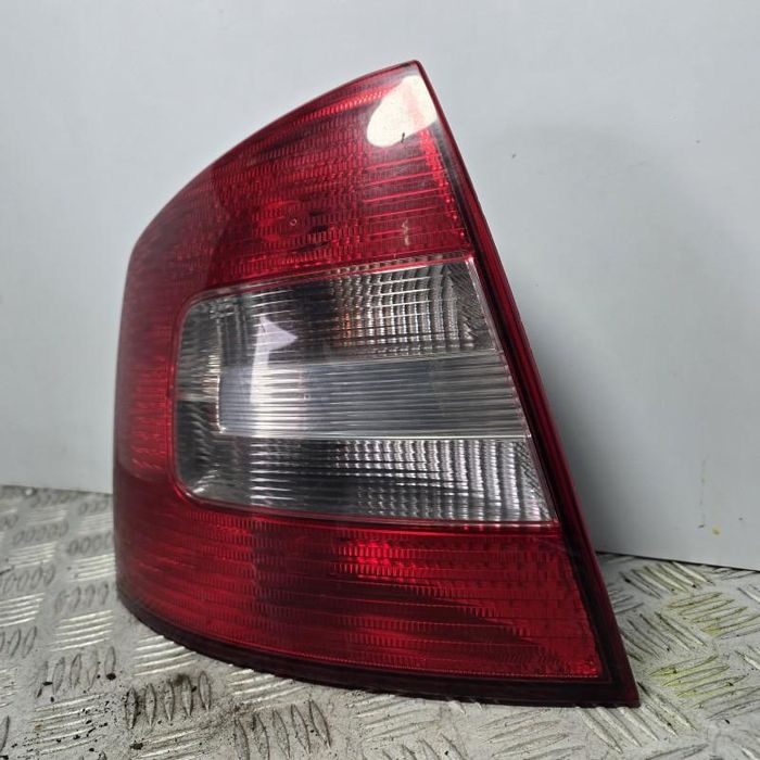 Stop aripa stanga Skoda Octavia 2 facelift