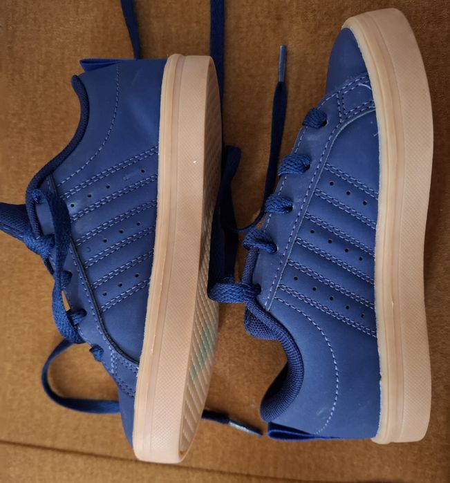 Adidași mărimea 28