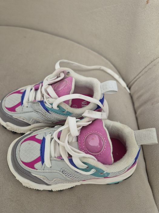 Adidași Zara nr. 21
