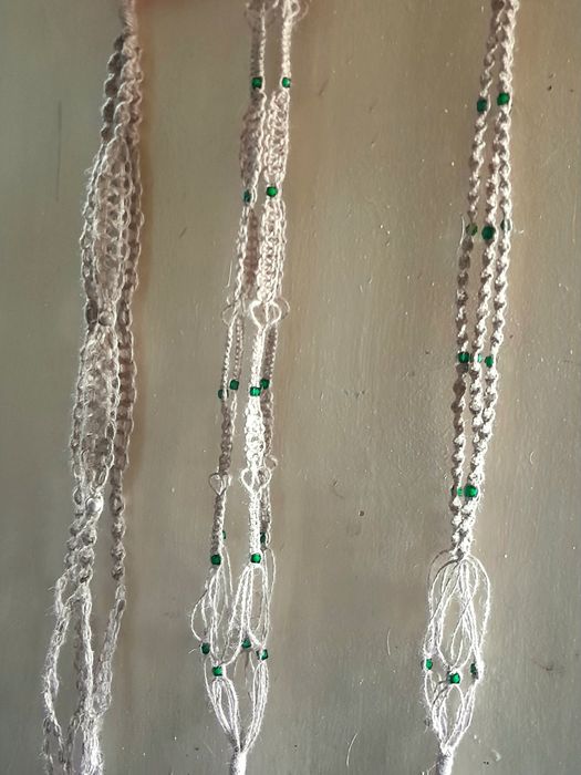 Подвесное кашпо для комнатных растений.