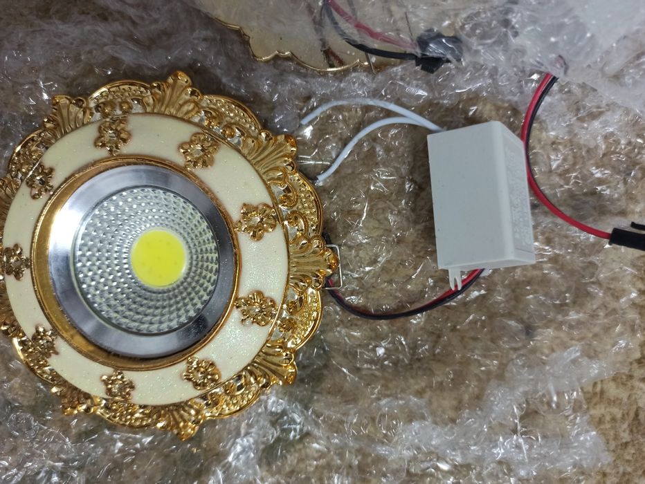 продается лампа для потолка