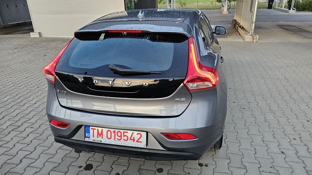 VOLVO V40 0 — imagine 4