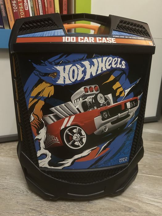 HotWheels куфар за  съхранение и пренасяне на  100 коли