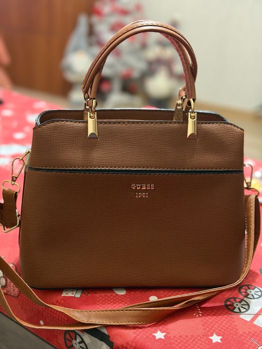 Дамска чанта Guess