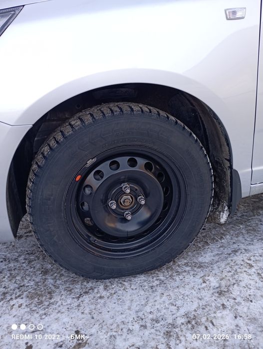 Продам комплект дисков с пакрышками зима