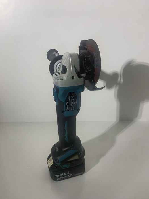 Makita DGA 506 flex