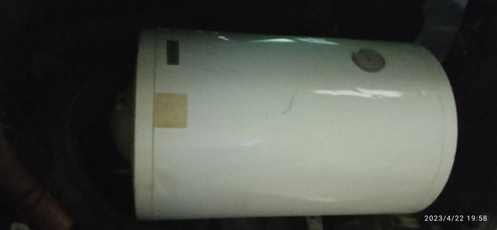 Продам срочно бойлер на 100 литров.