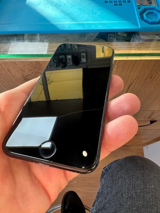 Продам iphone 5s и 7 и Редми Note 10 Pro