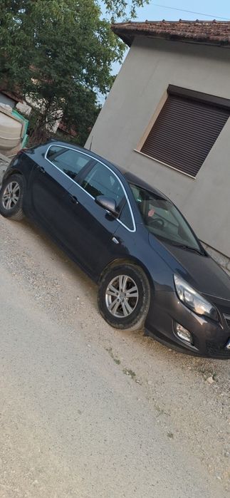 Vând Autoturism Opel Astra J Diesel an 2011