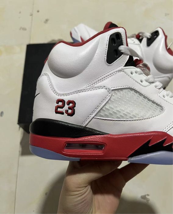 エアジョーダン 5 Fire Red \"Black Tongue\" Air Jordan 5 Fire Red Black Tongue 2025 HQ7978-101