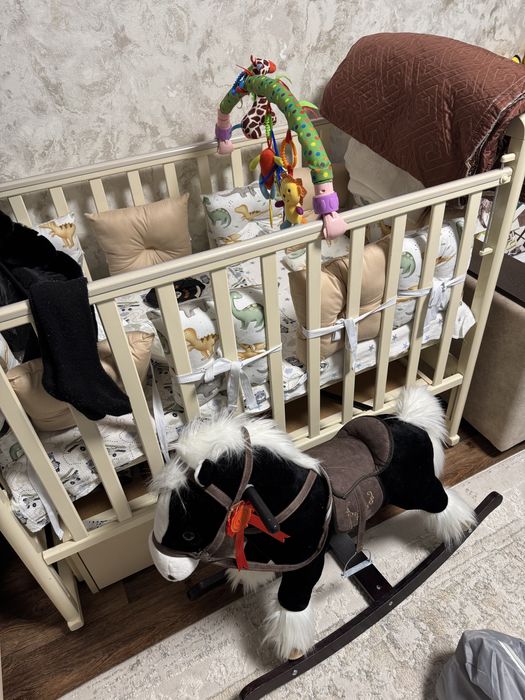 Продам колыбельное, манеж, ходунок, столик обеденный все вместе