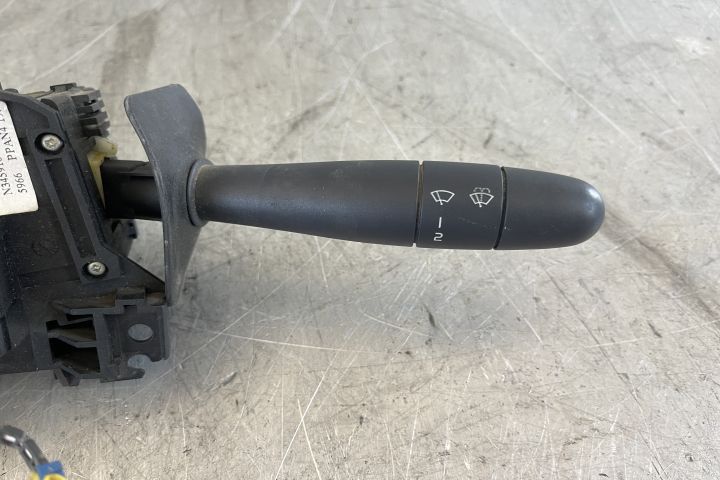 Maneta stergatoare parbriz 8200375336 Dacia Logan prima generatie