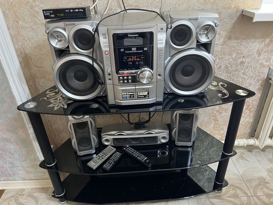 Продается Музыкальный центр+подствака