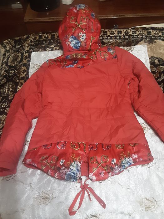 Куртка со съёмным капюшоном на девочку 4 - 6 лет