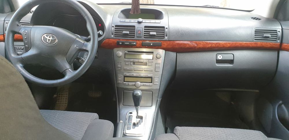 Продаю тойоту авенсис