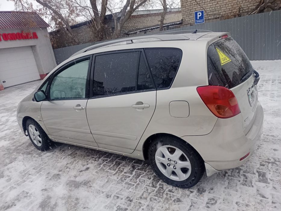 Продам toyota в хорошем состоянии раз бензин