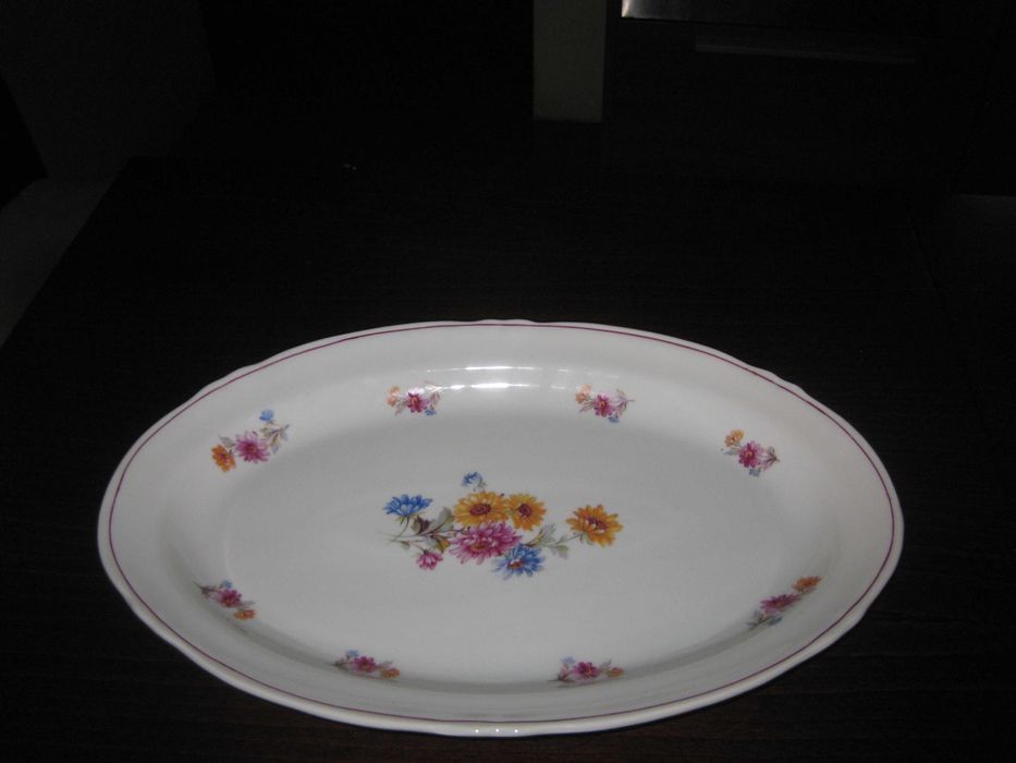 Сервизи, чаши, Цени от 8 до 50  евро, за снимка.